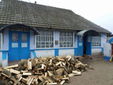 Lemne pentru iarnă și daruri de Crăciun pentru o familie din raionul Dubăsari